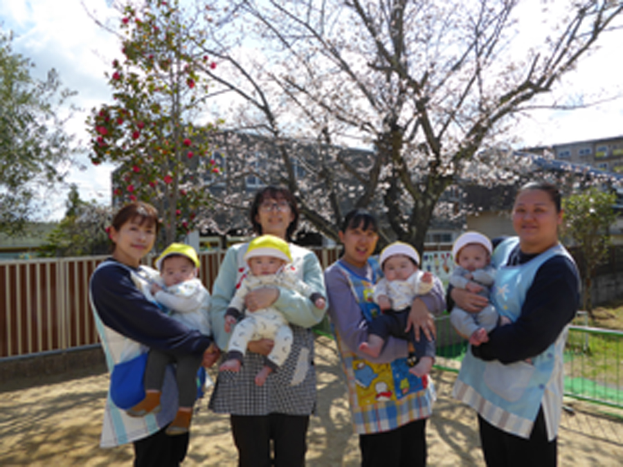 保護者様専用ページ：あひる組集合写真（桜）