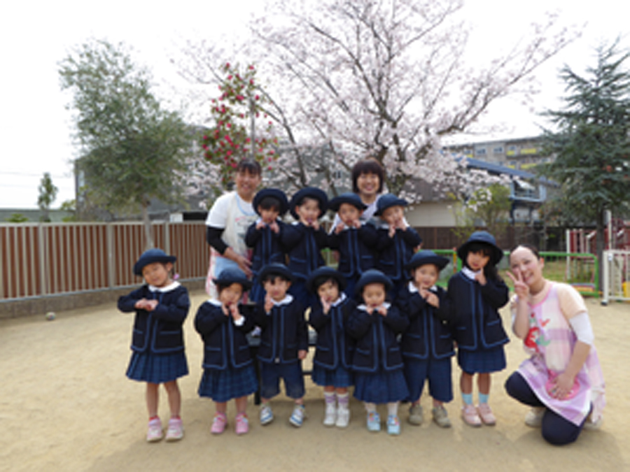 保護者様専用ページ：ひばり組集合写真（桜）