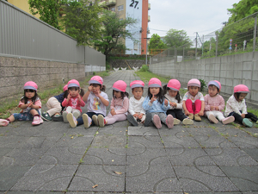 保護者様専用ページ：つばめ組集合写真（散歩）
